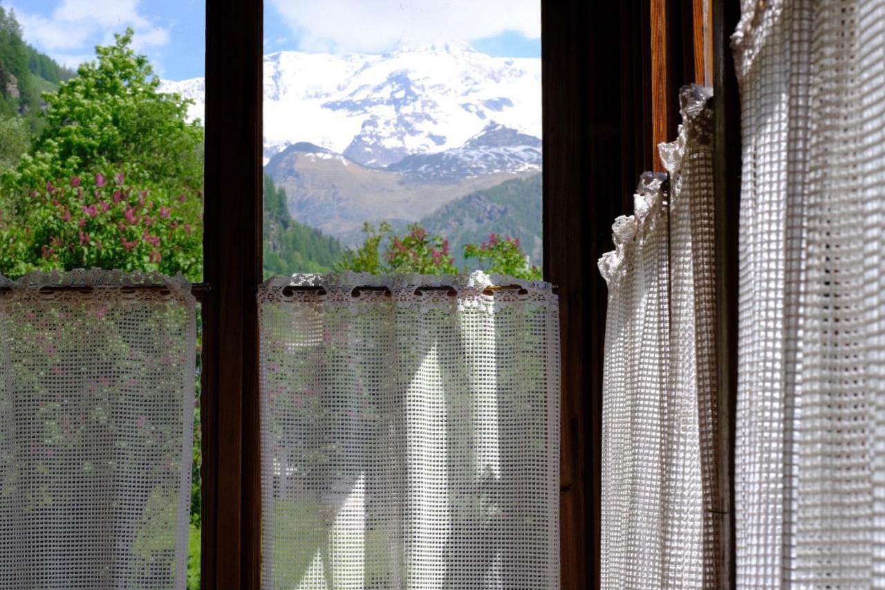 Hotel Villa Tedaldi Gressoney-Saint-Jean Bagian luar foto