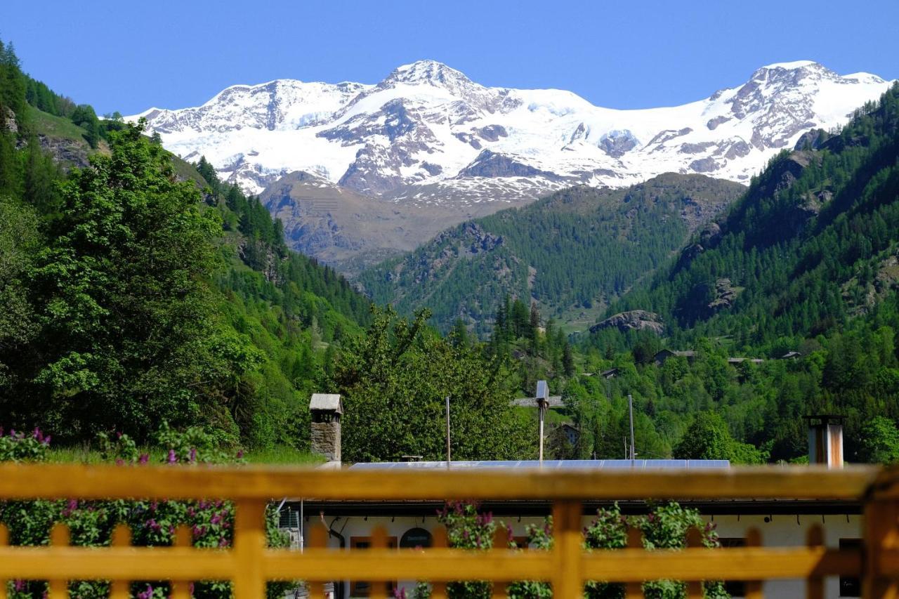 Hotel Villa Tedaldi Gressoney-Saint-Jean Bagian luar foto