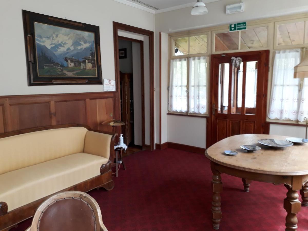 Hotel Villa Tedaldi Gressoney-Saint-Jean Bagian luar foto