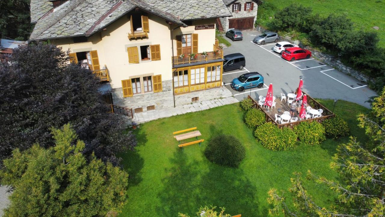 Hotel Villa Tedaldi Gressoney-Saint-Jean Bagian luar foto