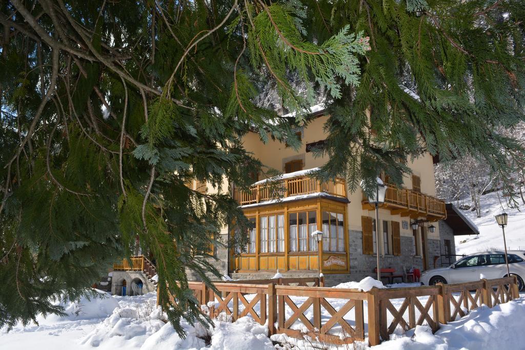 Hotel Villa Tedaldi Gressoney-Saint-Jean Bagian luar foto