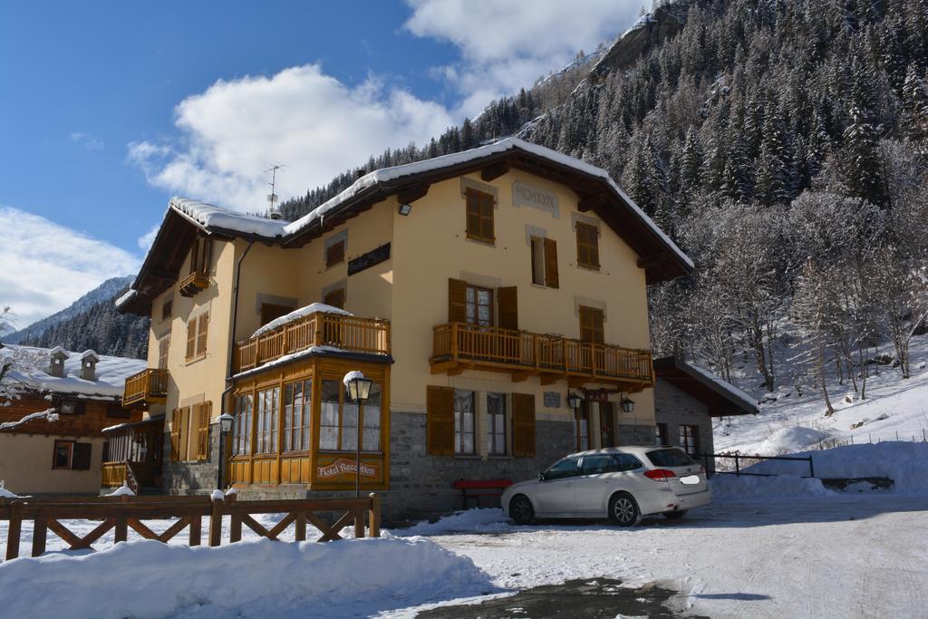 Hotel Villa Tedaldi Gressoney-Saint-Jean Bagian luar foto