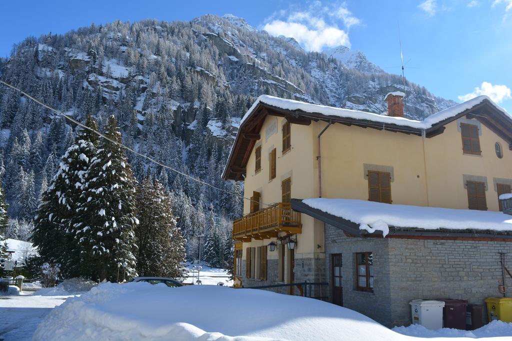 Hotel Villa Tedaldi Gressoney-Saint-Jean Bagian luar foto