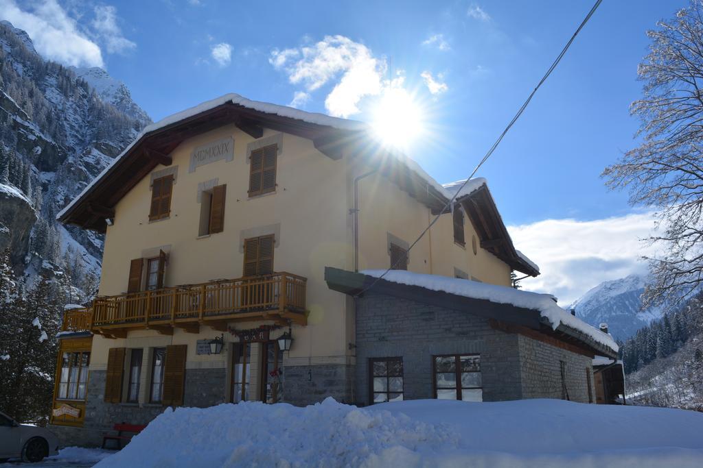 Hotel Villa Tedaldi Gressoney-Saint-Jean Bagian luar foto