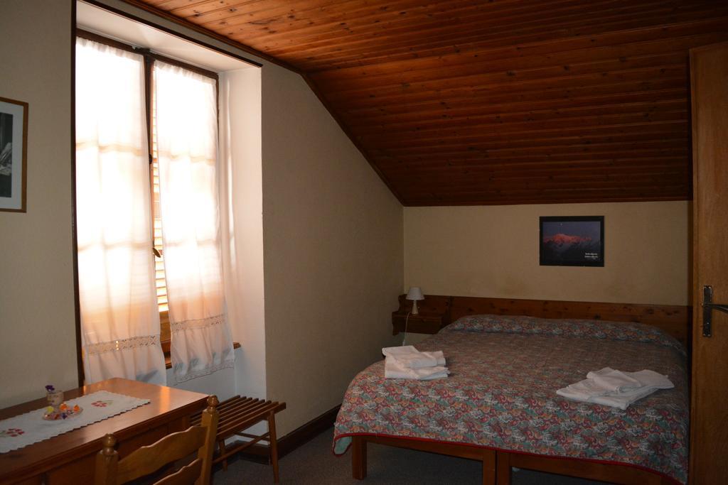 Hotel Villa Tedaldi Gressoney-Saint-Jean Bagian luar foto