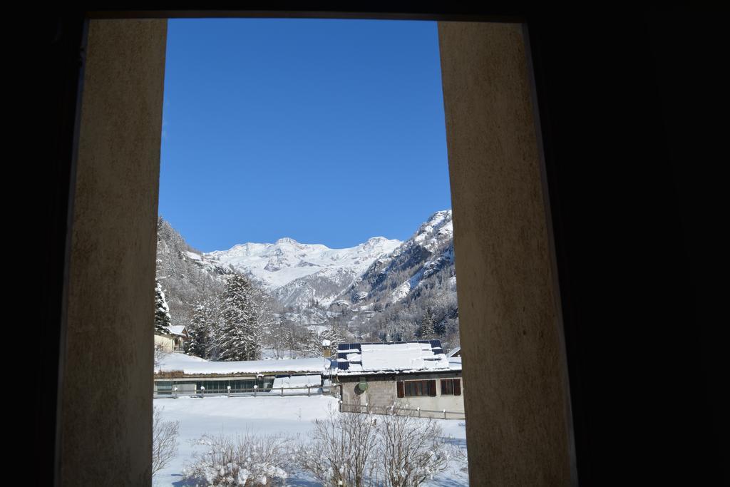 Hotel Villa Tedaldi Gressoney-Saint-Jean Bagian luar foto