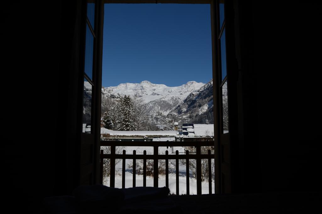 Hotel Villa Tedaldi Gressoney-Saint-Jean Bagian luar foto