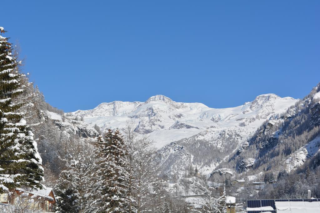 Hotel Villa Tedaldi Gressoney-Saint-Jean Bagian luar foto